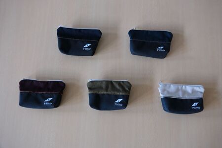 小物ポーチ （生成り） バッグ ポーチ デニム生地 ステッチ 尾州デニム 万能 便利 スタイリッシュ コンパクト 小物 愛知県 知多市