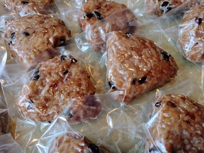 【011-22】酵素玄米おむすび　（無農薬米）　プレーン　14個セット　（冷凍）