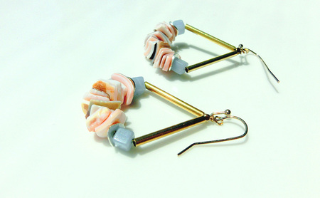 pastel shell ピアス 貝 アクセサリー 1個  [Q]handmadejewely【シンプル 可愛い ピングベージュ ゴールド シルバー ブルー シェル ハンドメイド ジュエリー 手作り 