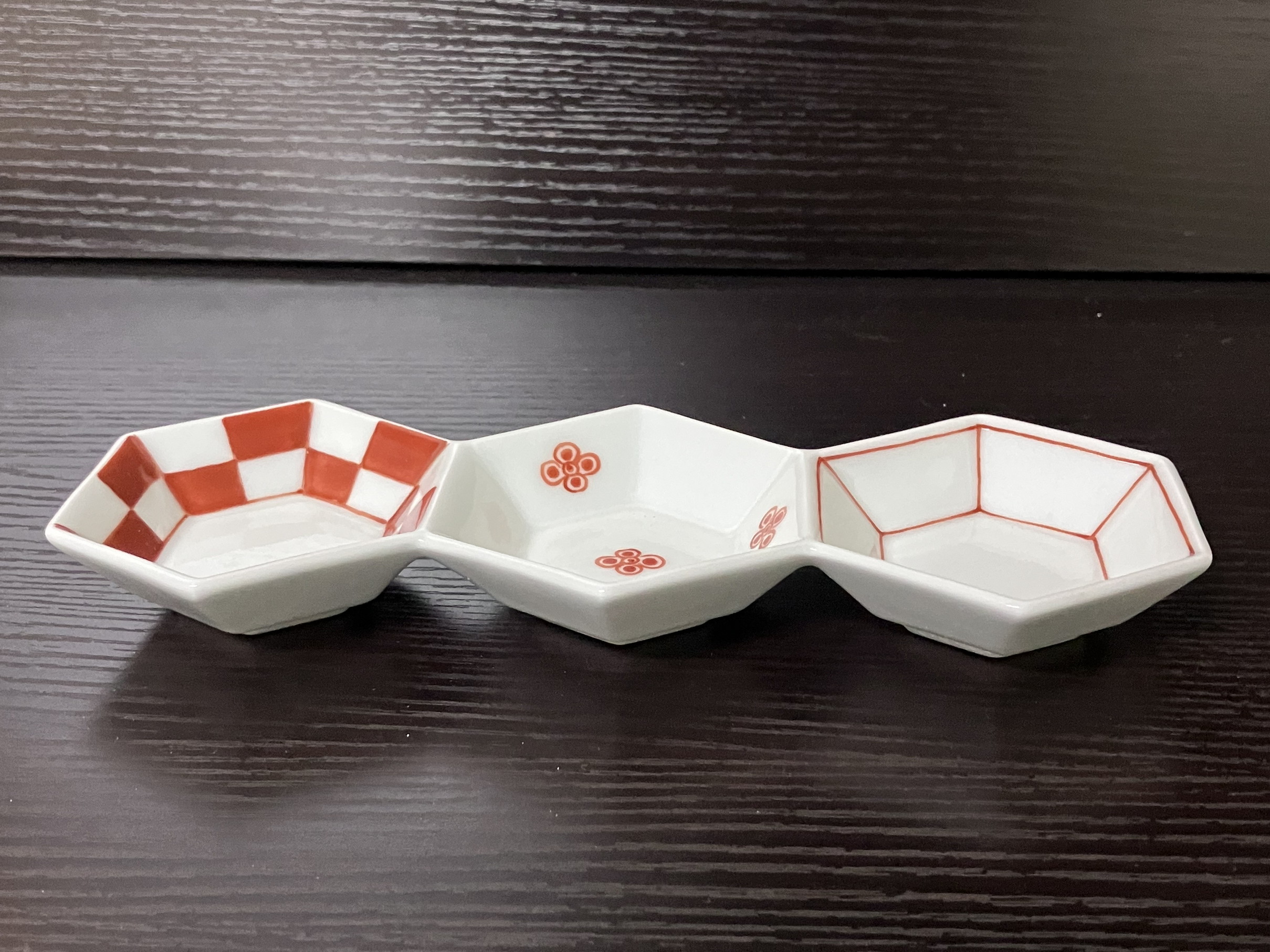 伊万里焼 市線花（青・赤）亀甲三品盛 165-H558