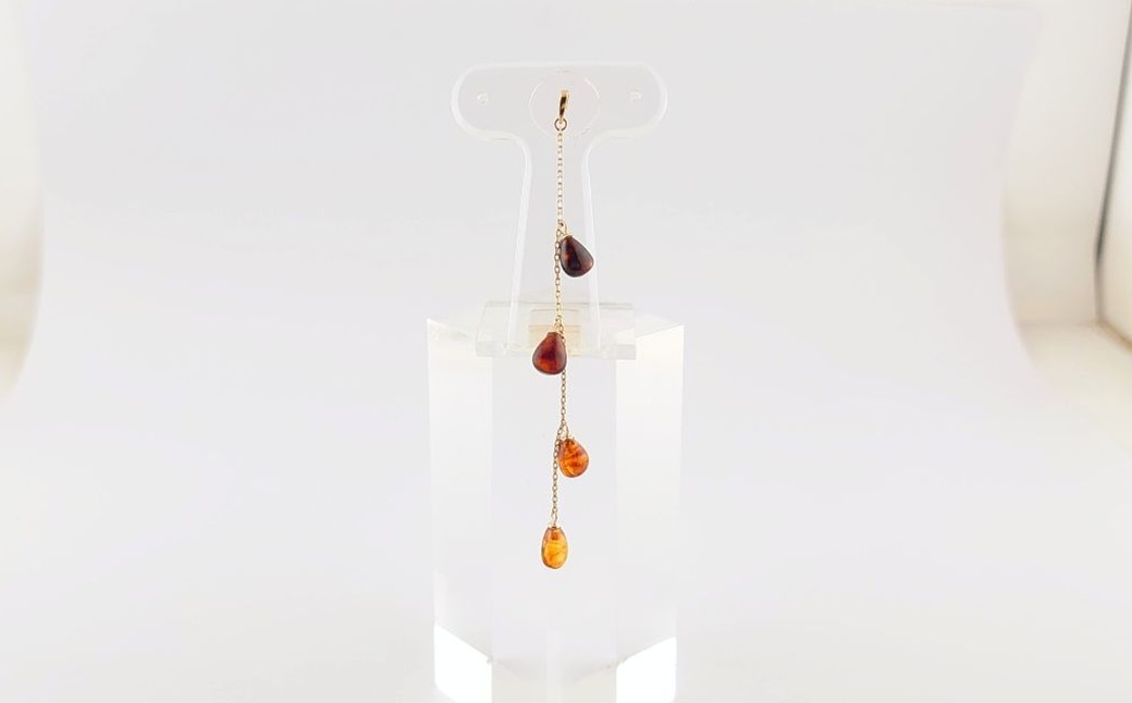 
                  Amberlogue ペンダント しずく４粒（金属素材：K10　琥珀：6.5×4.5×4mm　サイズ：全長65mm）
                