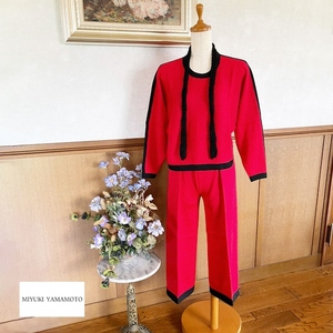 27 red black tops