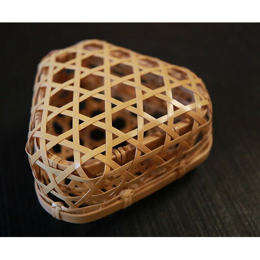 【ふるさと納税】工芸品 【一点ずつ手作り】自然素材にこだわったおにぎり籠 雑貨 かご カゴ 日用品 天然素材 真竹 白竹 兵庫県小野市