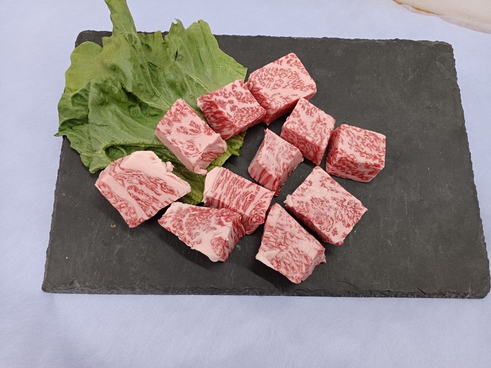 
            A5ランク佐賀牛サーロインサイコロステーキ250g 212-J1792
          