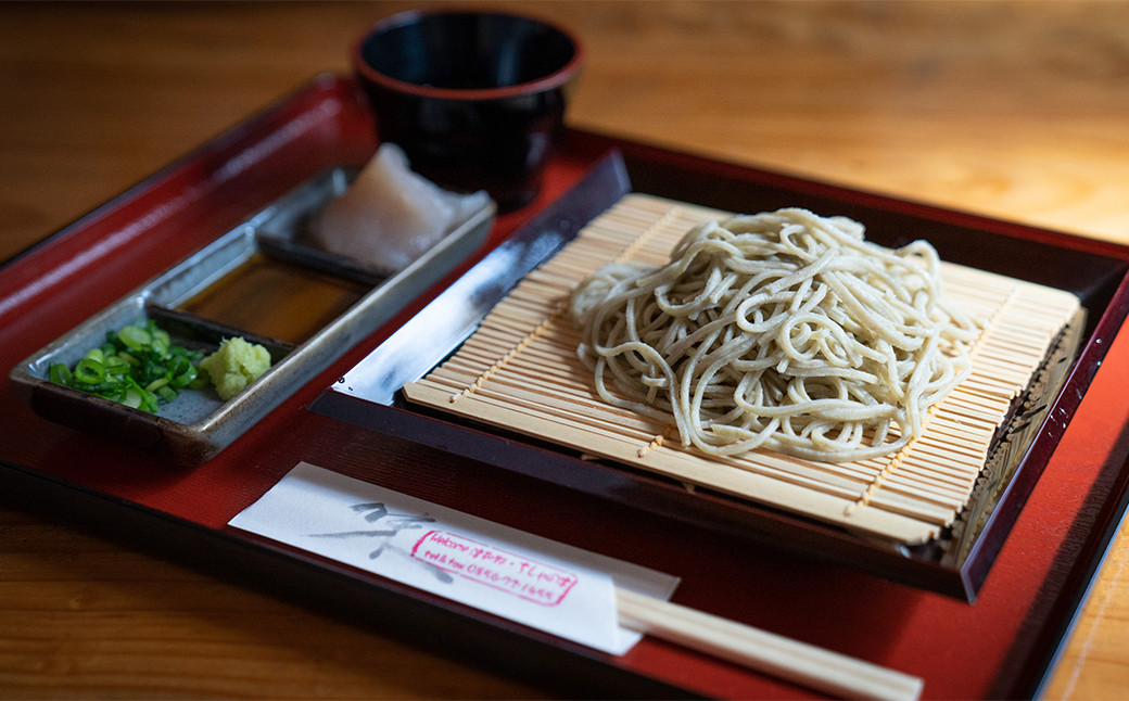 
農家レストランの石臼挽き手打ちした十割蕎麦2名様お食事券【1242904】
