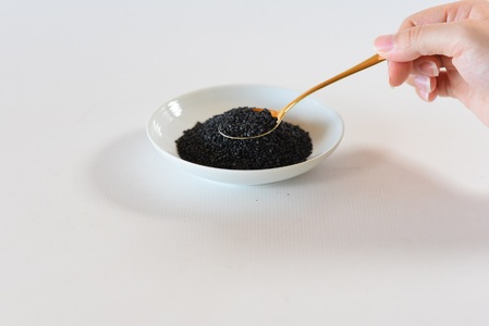 ＜煎りごま2種＞いりごま 胡麻 ゴマ 国産 希少 料理 アレンジ 金ごま 黒ごま goma 袋 チャック付き セット セサミ 風味 香り トッピング 炒め物 食品 乾物【MI411-sm】【しも農園】