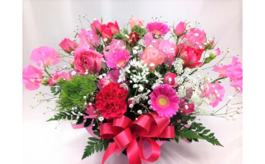 季節のフラワーアレンジメント（ピンク系）