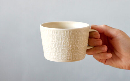 【波佐見焼】PATTERNED PLATE・MUG ペア 4点セット ecru + greige　【BIRDS’ WORDS】[CF087]