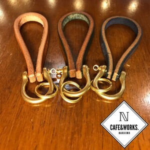 11-199 【お中元】レザークラフト：真鍮シャックル本革レザーキーホルダー（ブラウン）