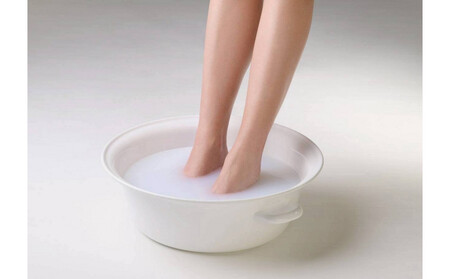 【美白＆保湿】　フェイシャルエステ　足湯付　（３０分）