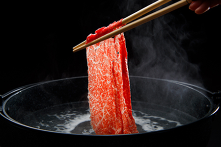 【定期便3ヶ月】合計約900g！肉匠の「厳選A5ランク」米沢牛が3ヶ月連続で届く！すき焼きしゃぶしゃぶ肉定期便（肩ロース、もも、リブロース）_B125