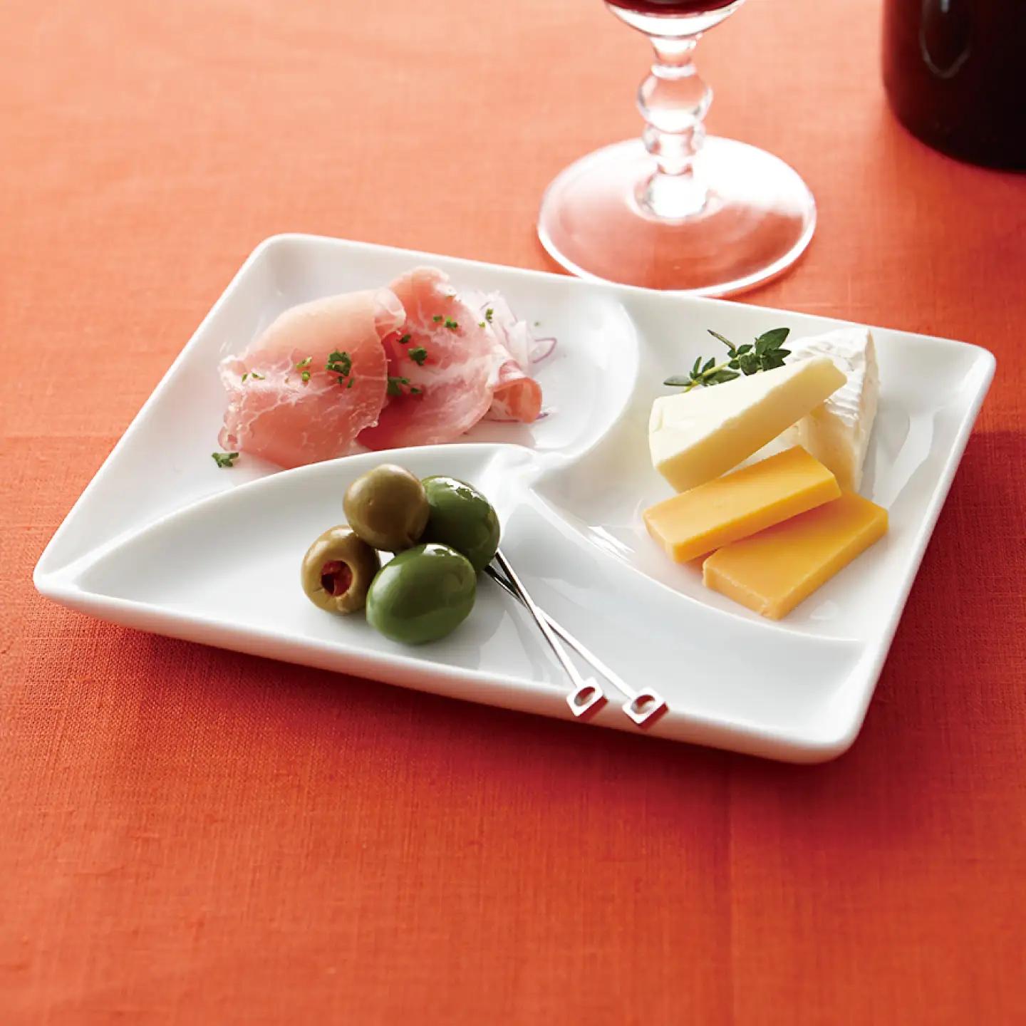 【美濃焼】 和 三つ仕切り皿 nagomi 3parts plate 巴 1枚 瑞浪市 / JS企画 / 深山 食器 プレート 仕切り皿 おしゃれ 白磁[AZAZ377]