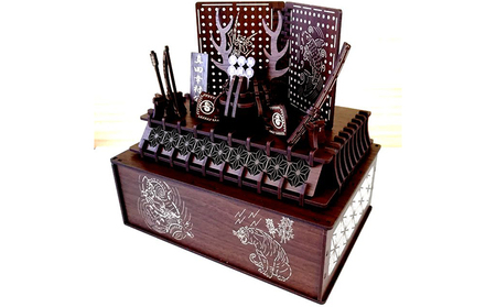 戦国武将兜（全39種より選択）武具・屏風・置台・収納ケース付き《組立完成品》 インテリア 
