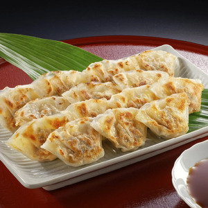 芦屋 伊東屋 謹製 黒豚 一口餃子 40個（醤油タレ 付き）【餃子 ぎょうざ ギョーザ 中華 点心 惣菜 おかず おつまみ 冷凍総菜 ジューシー 鹿児島産 黒豚 国産豚 豚肉 もちもち皮 肉汁たっぷり