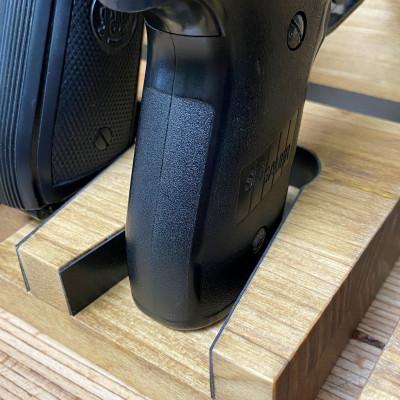 ふるさと納税 横手市 WOOD WORKS ハンドガンスタンド 5丁掛【ライトブラウン】 |  | 03