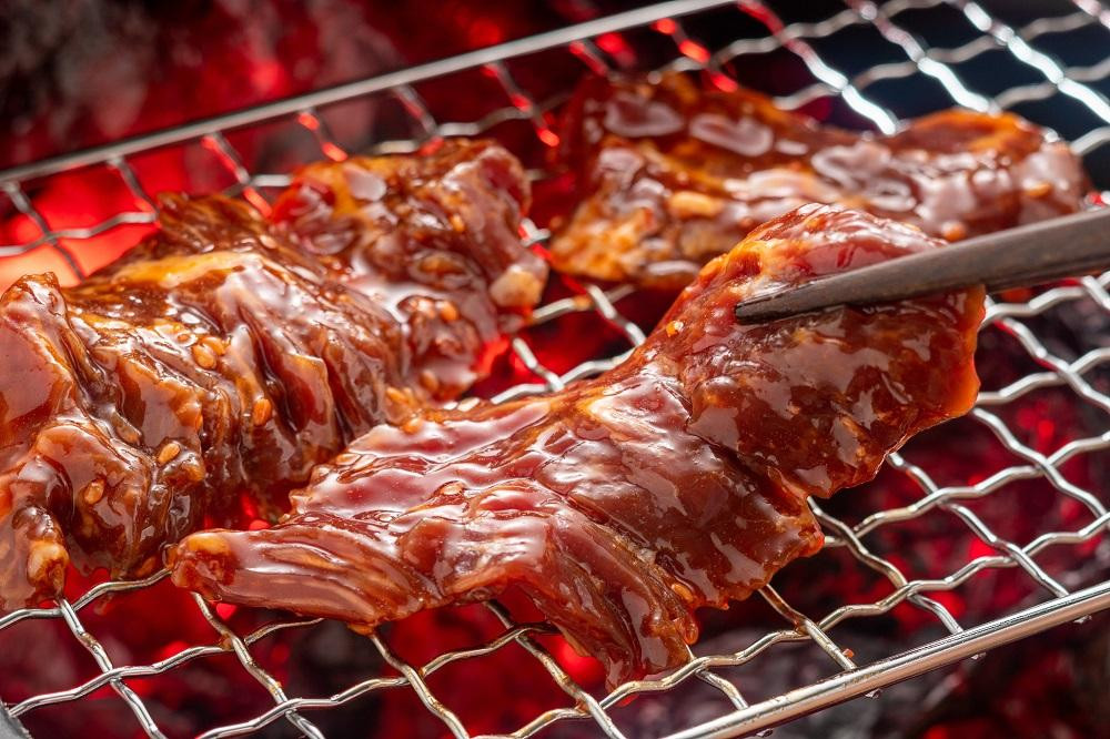 【定期便/計6回】味付き牛ハラミ　1kg(200g×5)　計6kg | 特製タレ 焼くだけ 手作業で加工 焼肉 お取り寄せ バーベキュー ふるさと納税はらみ ふるさと納税ハラミ 柔らかい やわらかい 