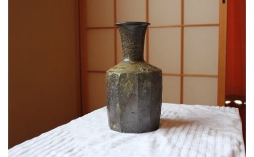 440 炭化面取花器