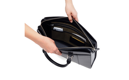 ビジネスバッグ A4 ブラスコット 黒 革 革製品 レザー 牛革 ギフト プレゼント おしゃれ  シンプル ファッション かばん カバン 鞄 北海道 赤平 ＜名入れ無＞