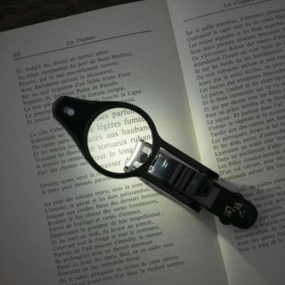 ふるさと納税 関市 ＜刀匠 関孫六の伝統から生まれたツメキリ＞ ◇貝印 関孫六 LEDルーペ付きツメキリ |  | 03