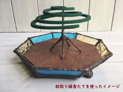 ステンドグラスの小物トレー(八角形B）鹿革のシート＆蚊取り線香たて付 小物入れ アクセサリートレー レザー 革小物 ディスプレイインテリア【R00697】