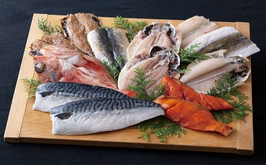 
            A263a 《定期便》ひものギフト「凪」津田水産【6回お届け】
          