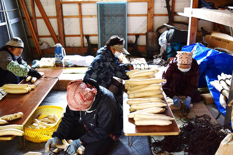 浜田市弥栄町のおばあちゃんたちの手作り「いぶり香香（こうこう）」 【109_1352】