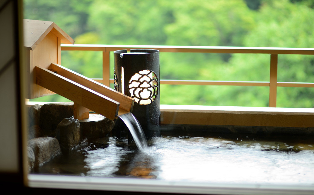 新鉛温泉 結びの宿 愛隣館一泊二食 ペア宿泊券（露天風呂つき特別室ご利用プラン）  【203】