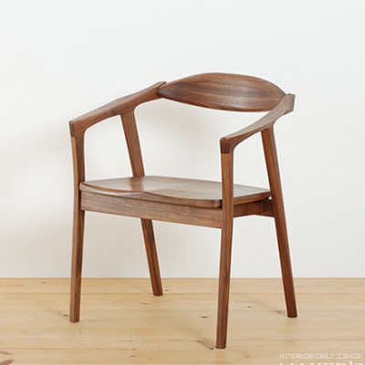 
            ウォールナット無垢材のダイニングチェア　タイド板座　肘付　(福岡県)【1333858】
          