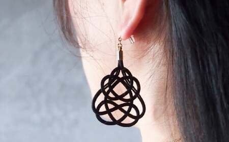 ピアス クロガネモチ 草木染め | ピアス アクセサリー ゆのわ