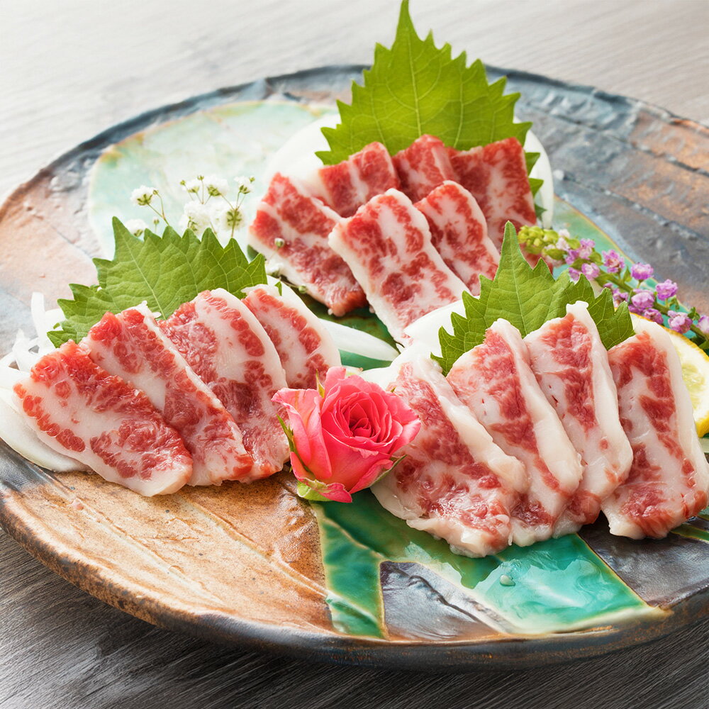 【ふるさと納税】【阿蘇牧場】大トロ馬刺し 約300g 小袋醤油付き 馬刺 馬肉 お肉 霜降り 甘味 旨味 しょうゆ 冷凍 熊本県 水上村 送料無料