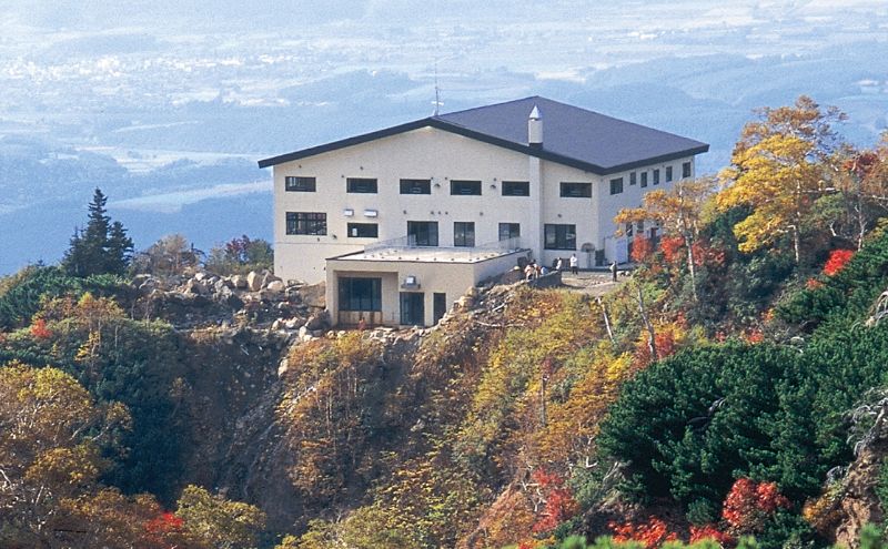湯元凌雲閣 【 1泊朝食付 】 ペア 宿泊券 ホテル 旅館 旅行券 北海道 上富良野町 十勝岳