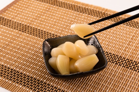 ＜【定期便3回 隔月】純国産甘らっきょう 合計3.9kg (130g×10袋) ＞ らつきょう ラッキョウ 辣韭 おつまみ 肴 ご飯のおとも お供 野菜 旬 漬物 国産 宮崎県産 九州産【MI396-ko】【株式会社上沖産業】