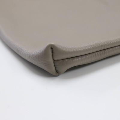 ふるさと納税 鎌倉市 MASSTARD -MINIMAL LEATHER POUCH MEDIUM- GREIGE |  | 03