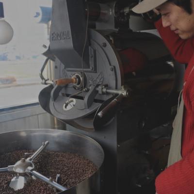 ふるさと納税 津山市 【毎月定期便】芳醇な香りと濃厚な甘味の珈琲 計1kg粉×全3回 |  | 01