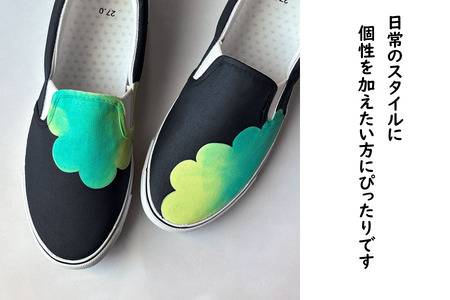 スニーカー moku-surf D 手描きスリッポン 左右非対称デザイン 雲柄 グラデーション 黒地 アシンメトリー 大人可愛い おしゃれ おすすめ レディース メンズ ユニセックス ワイズ 2E 2