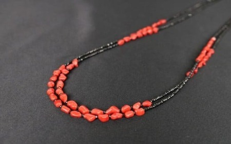赤珊瑚とブラックスピネルの2連ネックレス アクセサリー ネックレス ジュエリー 珊瑚 kn125