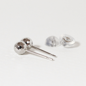 プラチナ　4mm　ミラーボールピアス