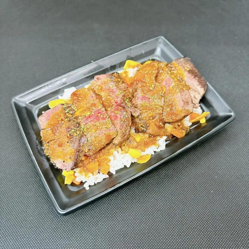 炭火焼熟成ステーキ重・カルビキンパ・肉味噌