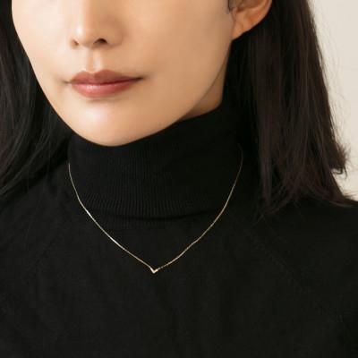 ふるさと納税 大津市 【18金 ダイヤモンドネックレス】大人の輝き 華奢で上品な毎日ジュエリー 大人気 V型デザイン |  | 02