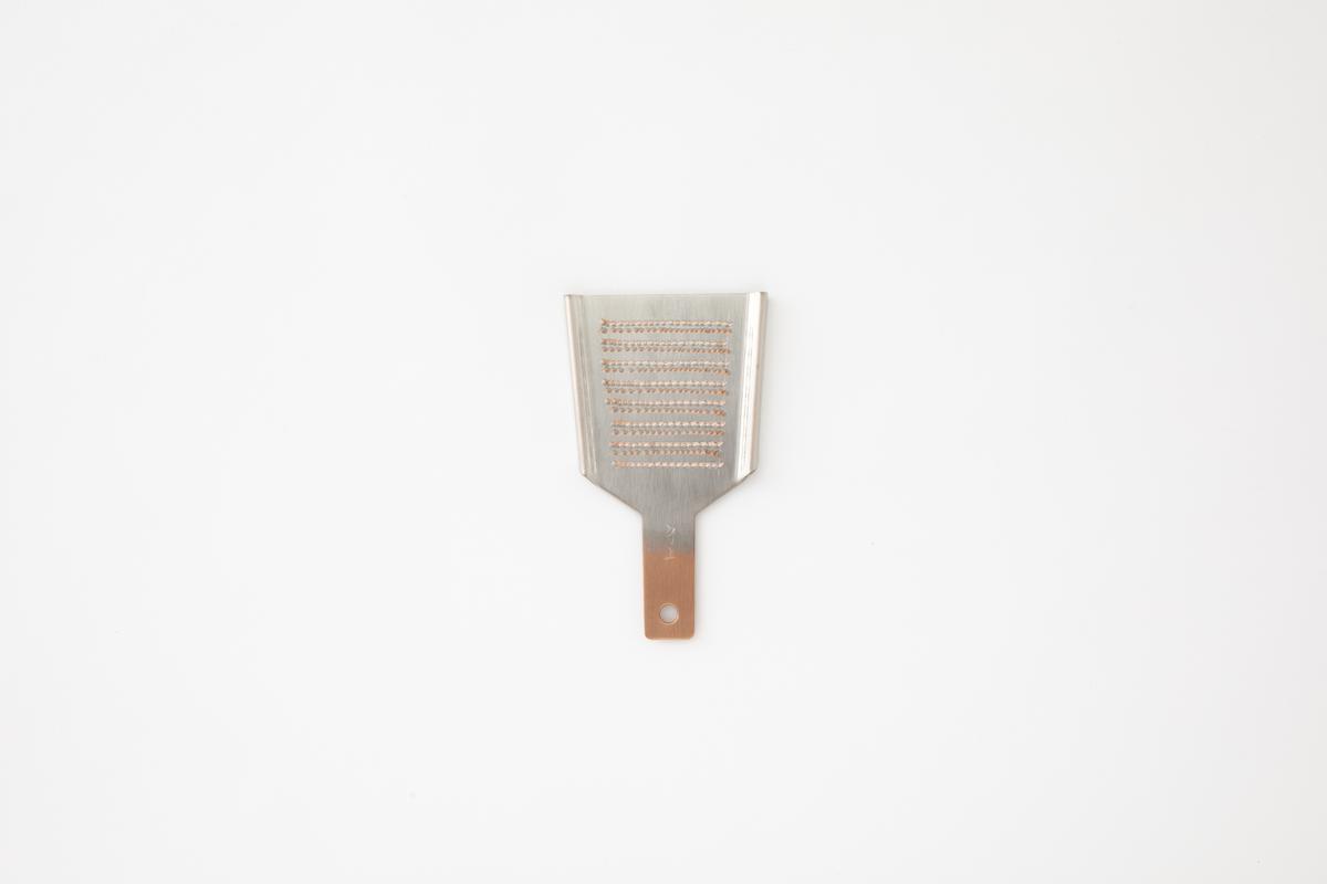 【京都 食道具竹上】 銅のおろし金 ミニ （ワサビ、ショウガ用）食道具竹上 おろしがね グレーター 薬味用おろし金 純銅製 銅 コンパクト わさび ショウガ 日本製 キッチン用品 キッチン 雑貨 日用