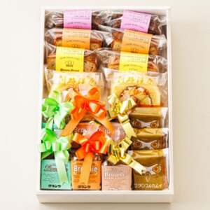 【毎月定期便】【老舗洋菓子店 クランツ】8種類のお菓子の詰め合わせセット(計17個入り)全2回【配送不可地域：離島】【4068217】