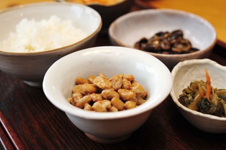 農薬・化学肥料を使用していない手作り納豆（大粒・ひきわり） [h046]