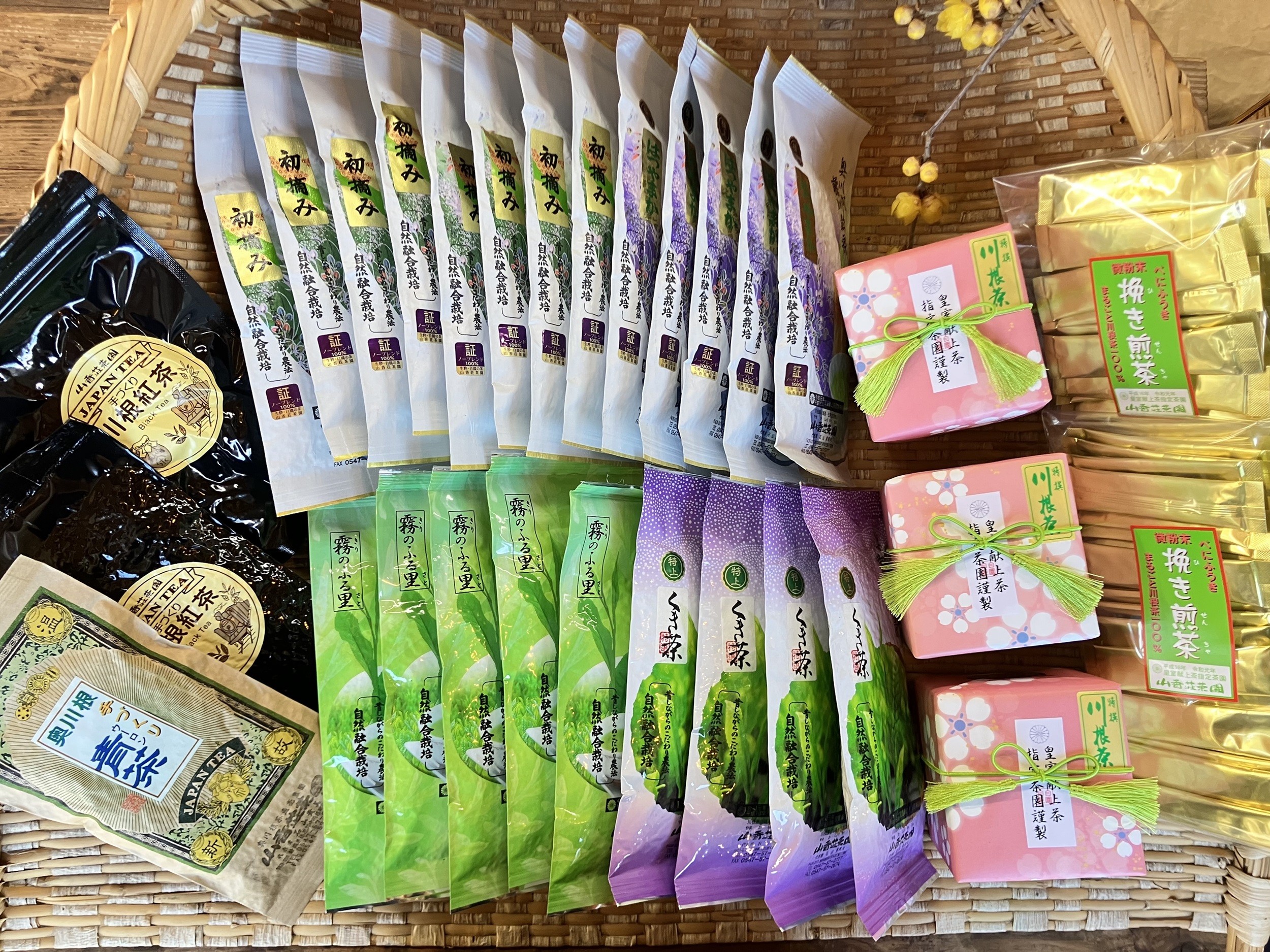
                  161-1 お茶 茶葉 静岡 煎茶 紅茶 飴 詰合せ / 川根本町産 最高級川根銘茶 極上品から個性ある川根茶までたっぷり通も大満足セット
                