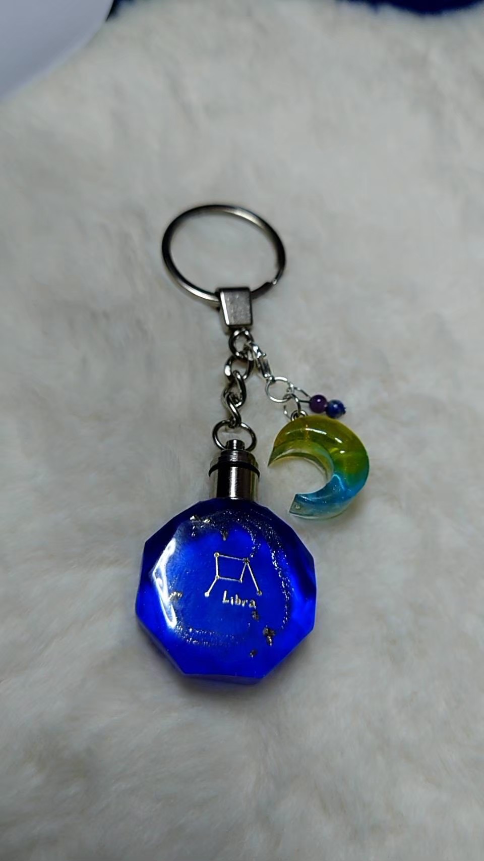 星座キーホルダー /レジン製キーホルダー 天然石 ハンドメイド アクセサリー