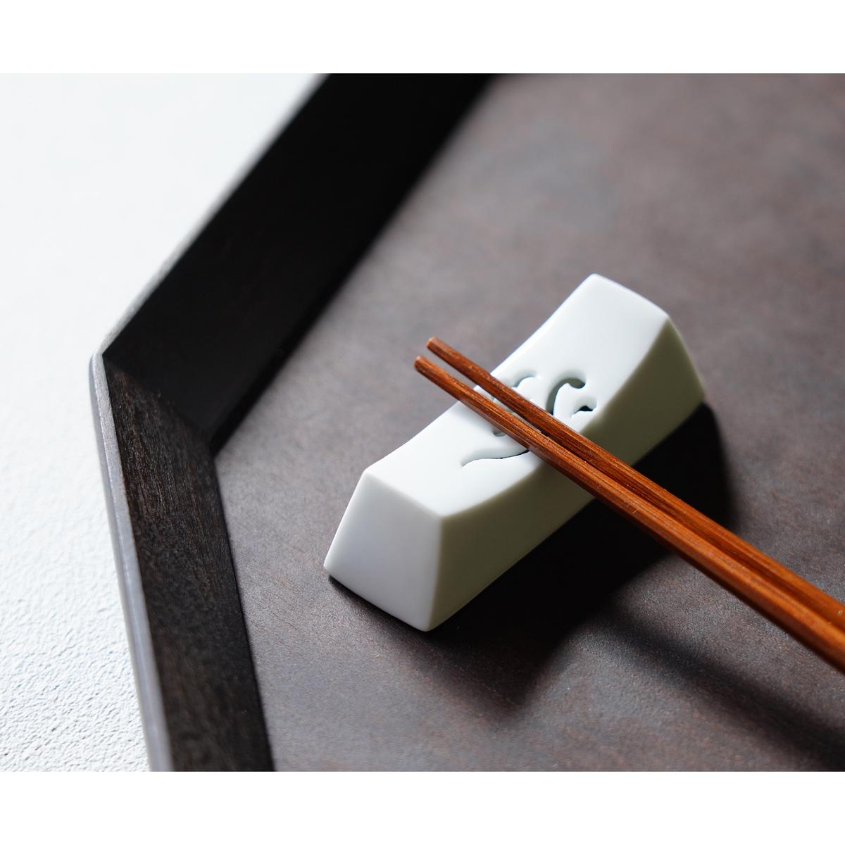 有田焼 雲絵 透かし彫り箸置き  1組　(2個入)  起山窯 A10-117