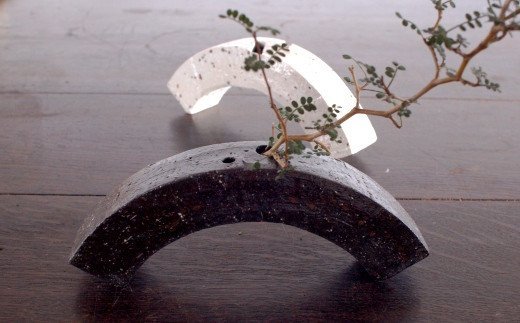 花器 アーチ 白・黒セット 【一輪挿し 手作り 陶器 オブジェ インテリア 癒し 贈り物】(H038115)