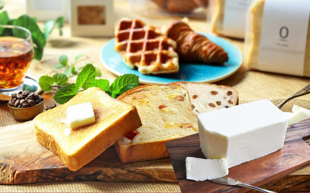 
            KAKUMEI極上生食パン （1.5斤×3個） ＆ 希少弘乳舎バター （加塩） セット ／ 生食パン 食パン パン 極上 ボンドバター バター 希少 ふるさと納税限定 数量限定 九州 熊本県 熊本市 冷凍
          