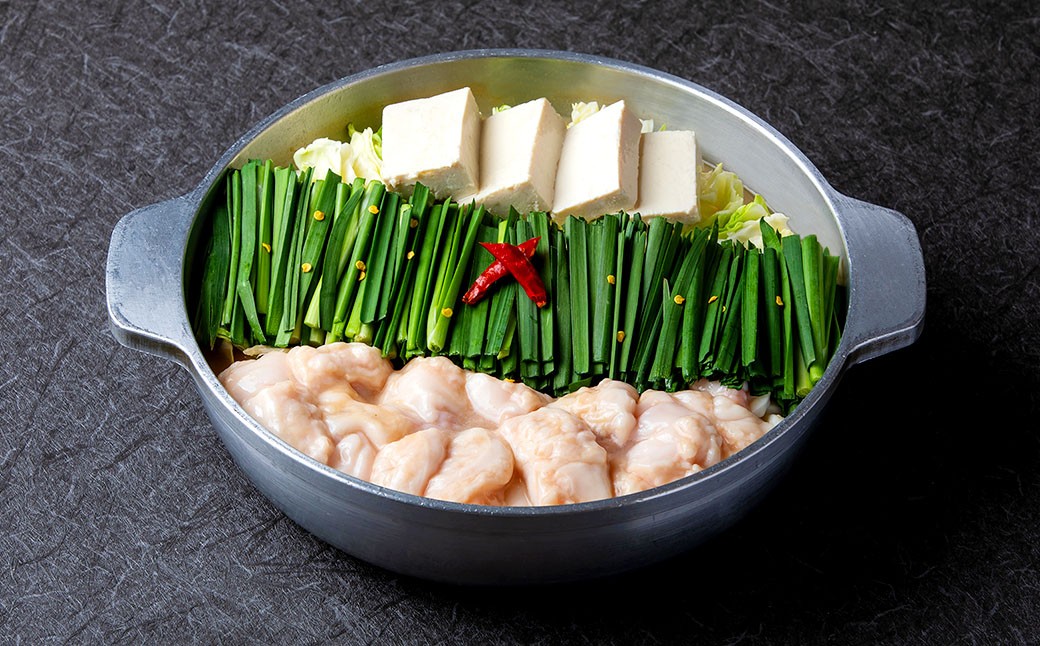 【3ヶ月定期便】 博多味処「いろは」の博多もつ鍋（あごだし味噌） 4～5人前×3回 計3セット