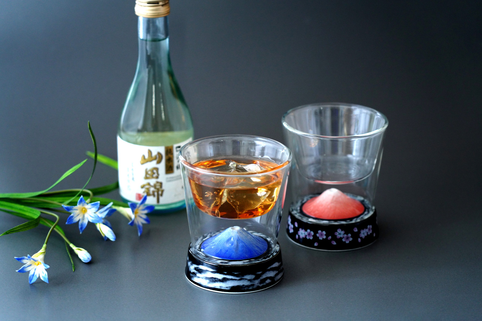 
有田焼とガラスのコラボ Fortune glass小２個セット（赤富士・青富士）東洋セラミックス A25-283
