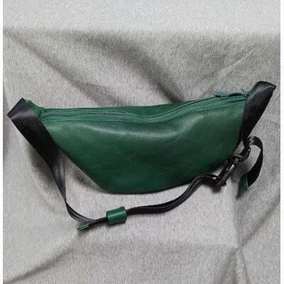 【ふるさと納税】カジュアル本革シュリンクショルダー　ダークグリーン【1702319】